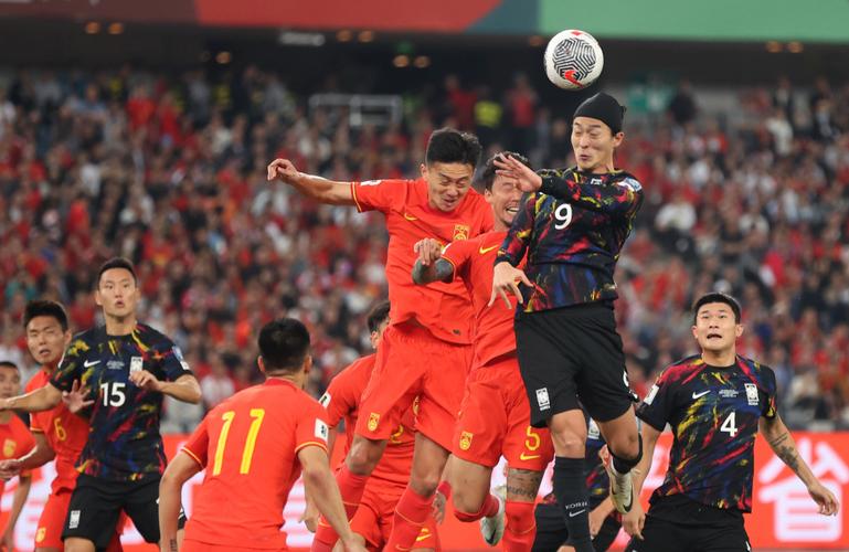 世预赛中国vs韩国开球的相关图片